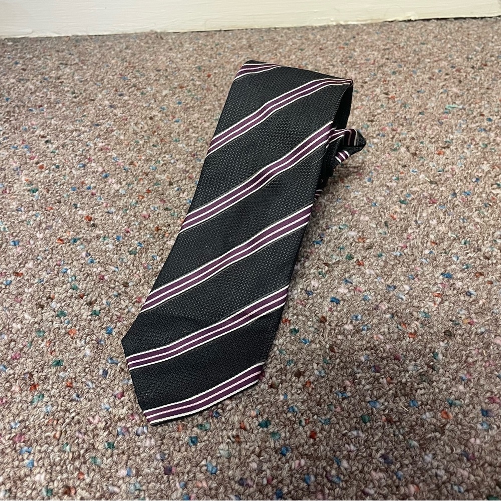 Boss Hugo Boss Men’s Neck Tie 100% Silk Made In Italy Black Purple Striped Slim